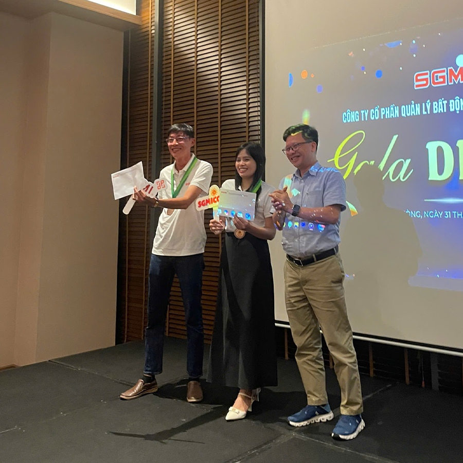 Trao giải ba đôi nam nữ